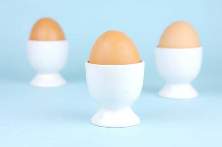 Eierbecher aus Porzellan (depositphotos.com)