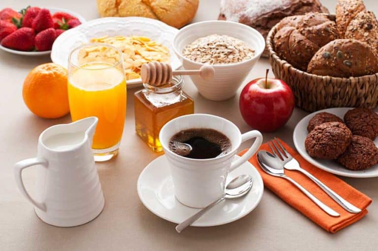 Frühstücksset aus Porzellan (depositphotos.com)